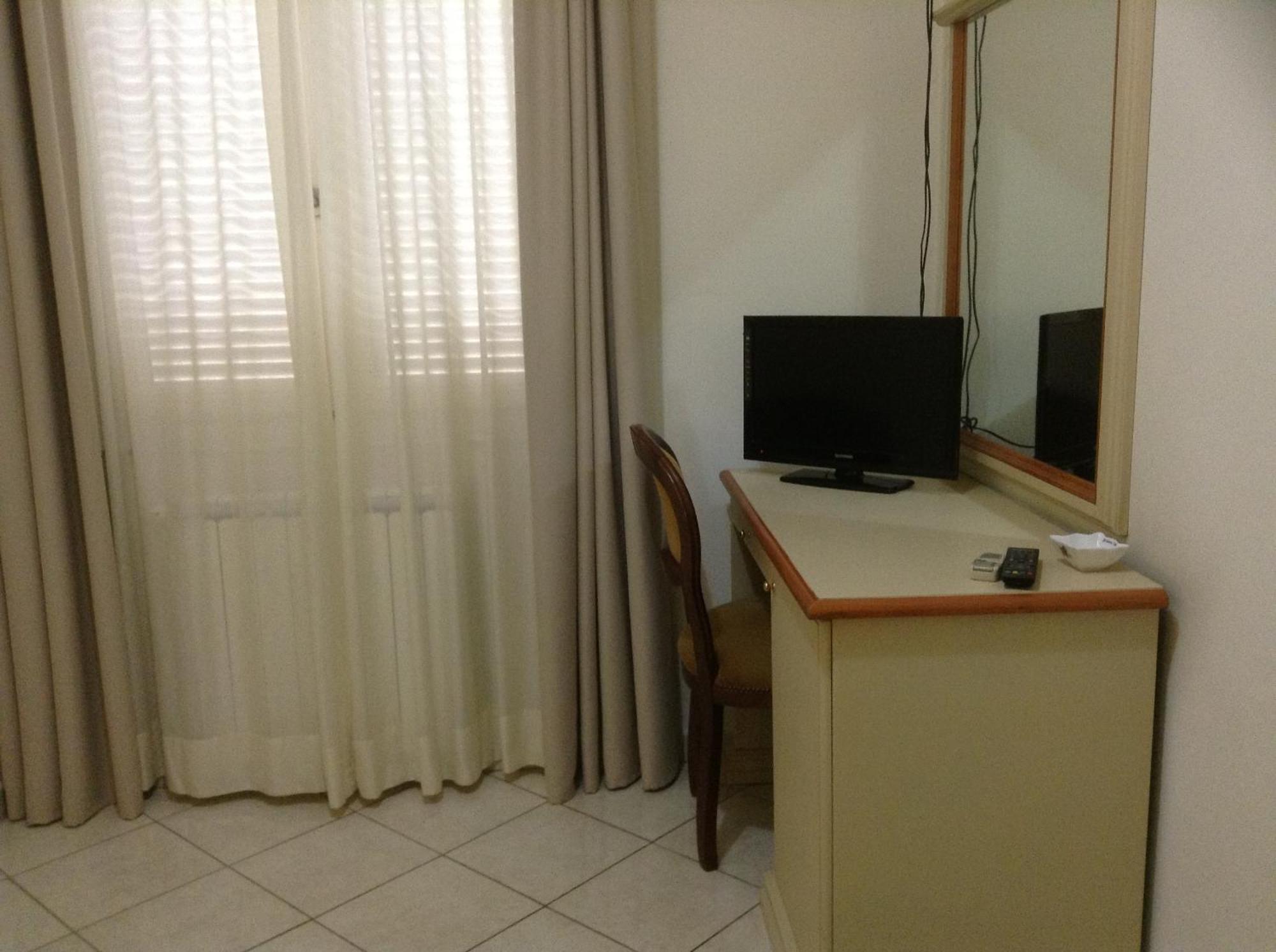 Hotel Coluccini Marina di Pietrasanta Quarto foto